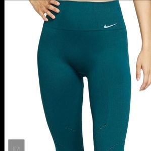 Nike Seamless, rare style, BNWOT